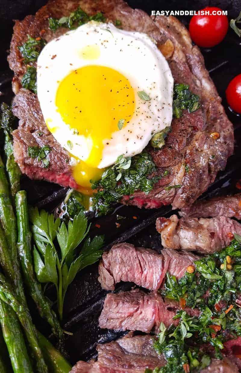 Bife à Cavalo (Steak and Eggs Recipe) Easy and Delish