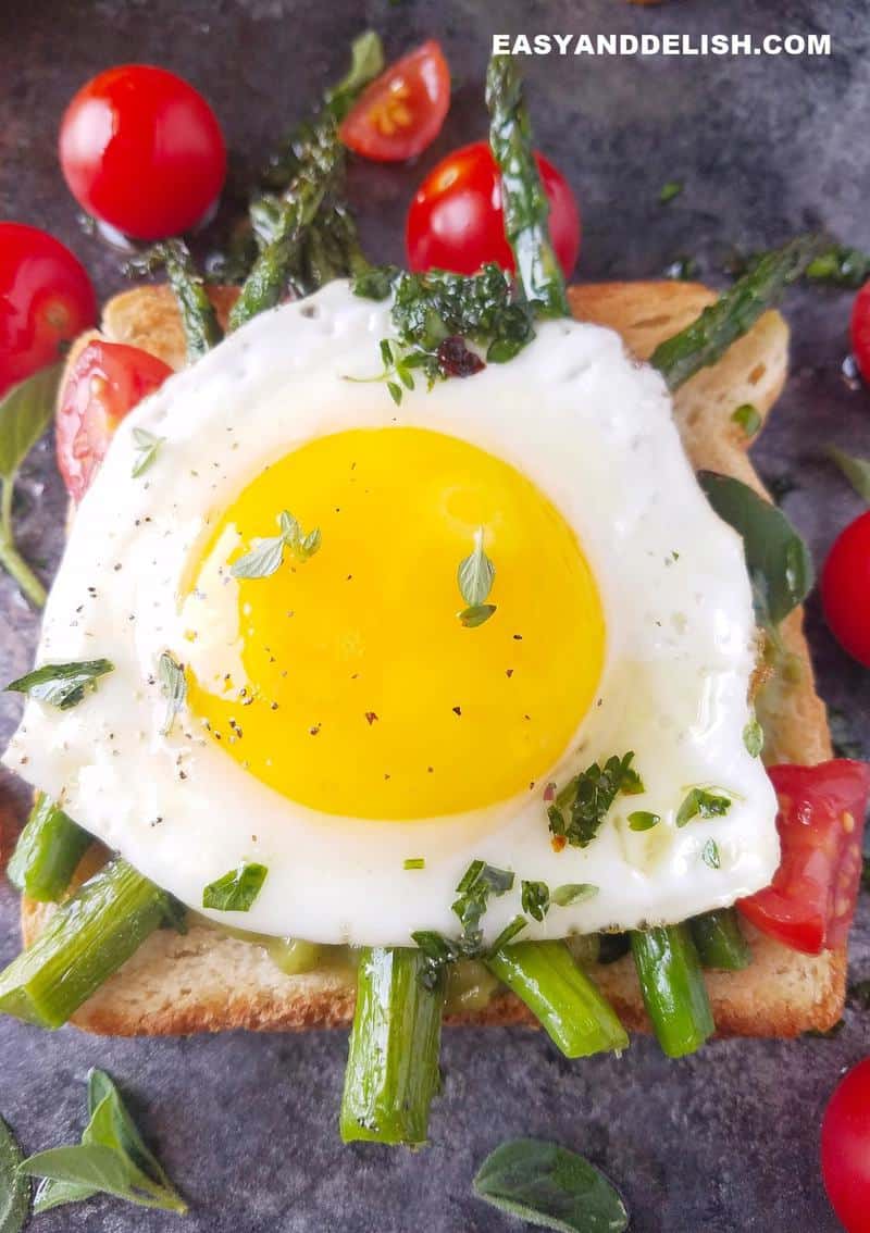 How To Cook Perfect Sunny Side Up Eggs Easy And Delish