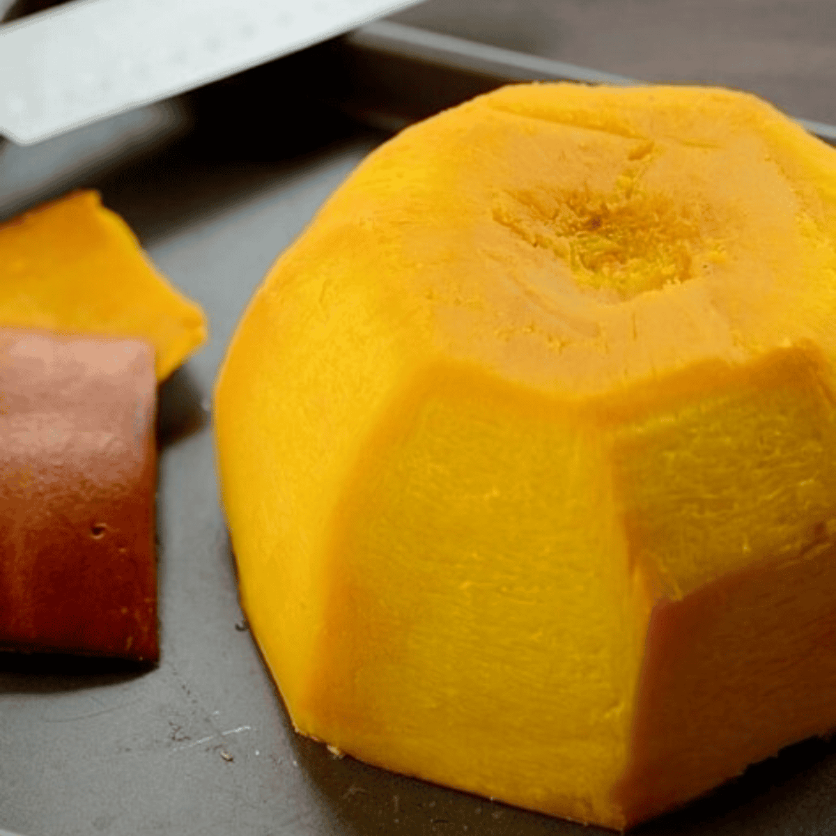 How to Cut and Peel a Pumpkin - FoodyMake