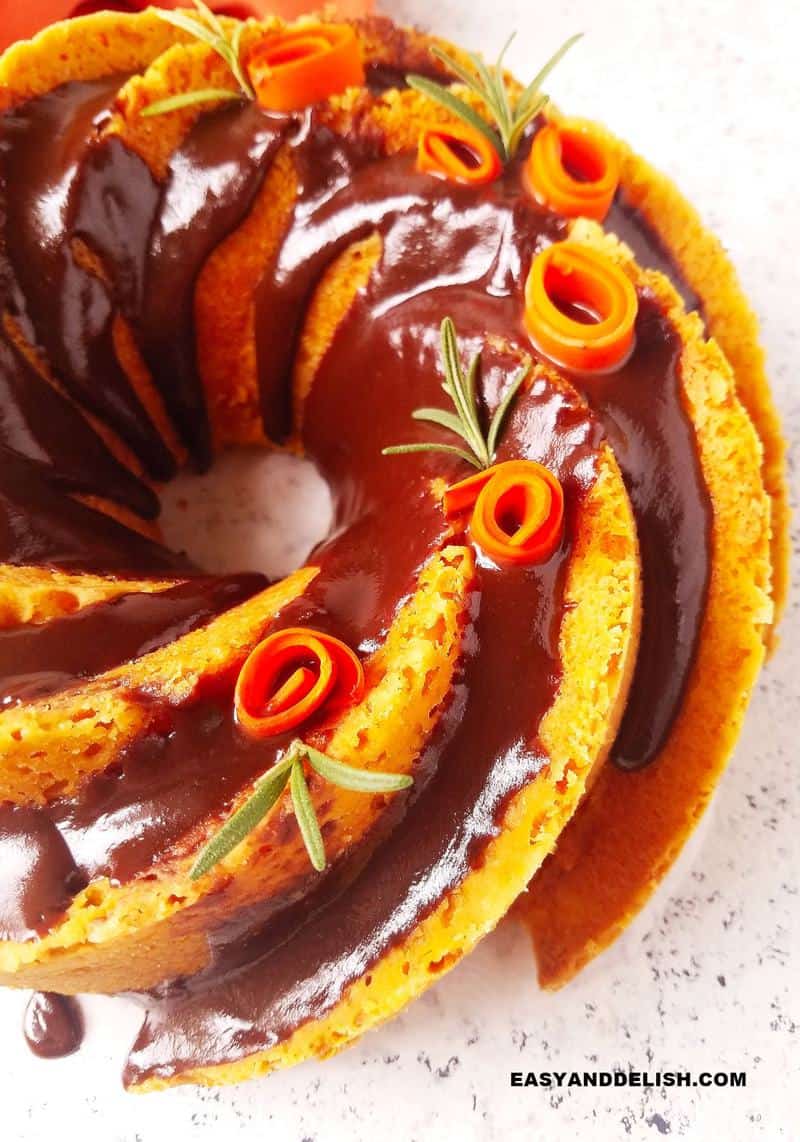 Aprenda a fazer um delicioso bolo de cenoura - Famintas