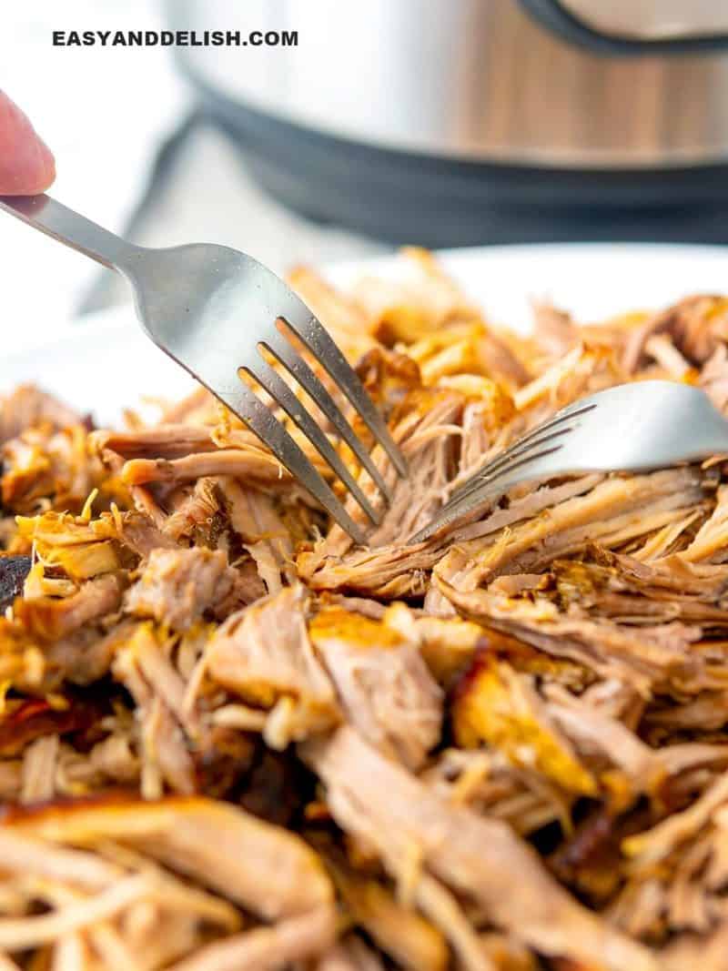 Instant Pot Pulled Pork Recipe Easy And Delish   Instant Pot Or Pressure Cooker Pulled Pork 2 Carne De Porco Desfiada Na Panela De Pressao 2 1152x1536 