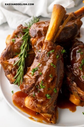 Braised Lamb Shanks (Slow Cooker) - Easy And Delish