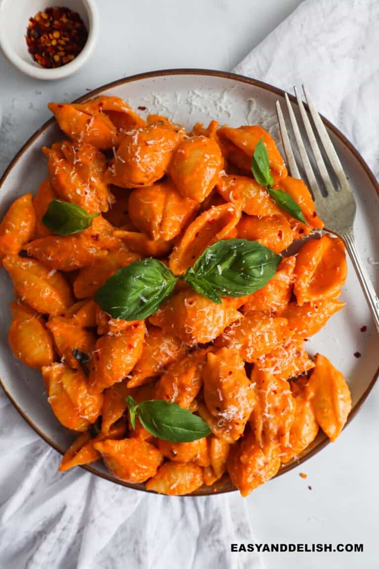 Gigi Hadid Pasta (Spicy Vodka Pasta) Easy and Delish